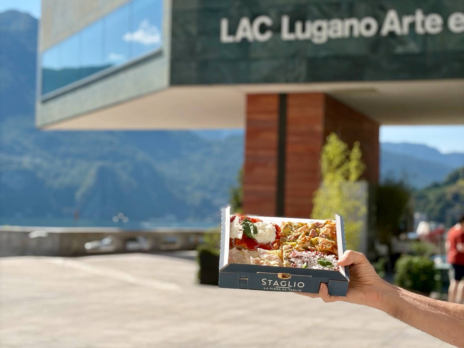 La pizza di Staglio al LAC Lugano Arte e Cultura