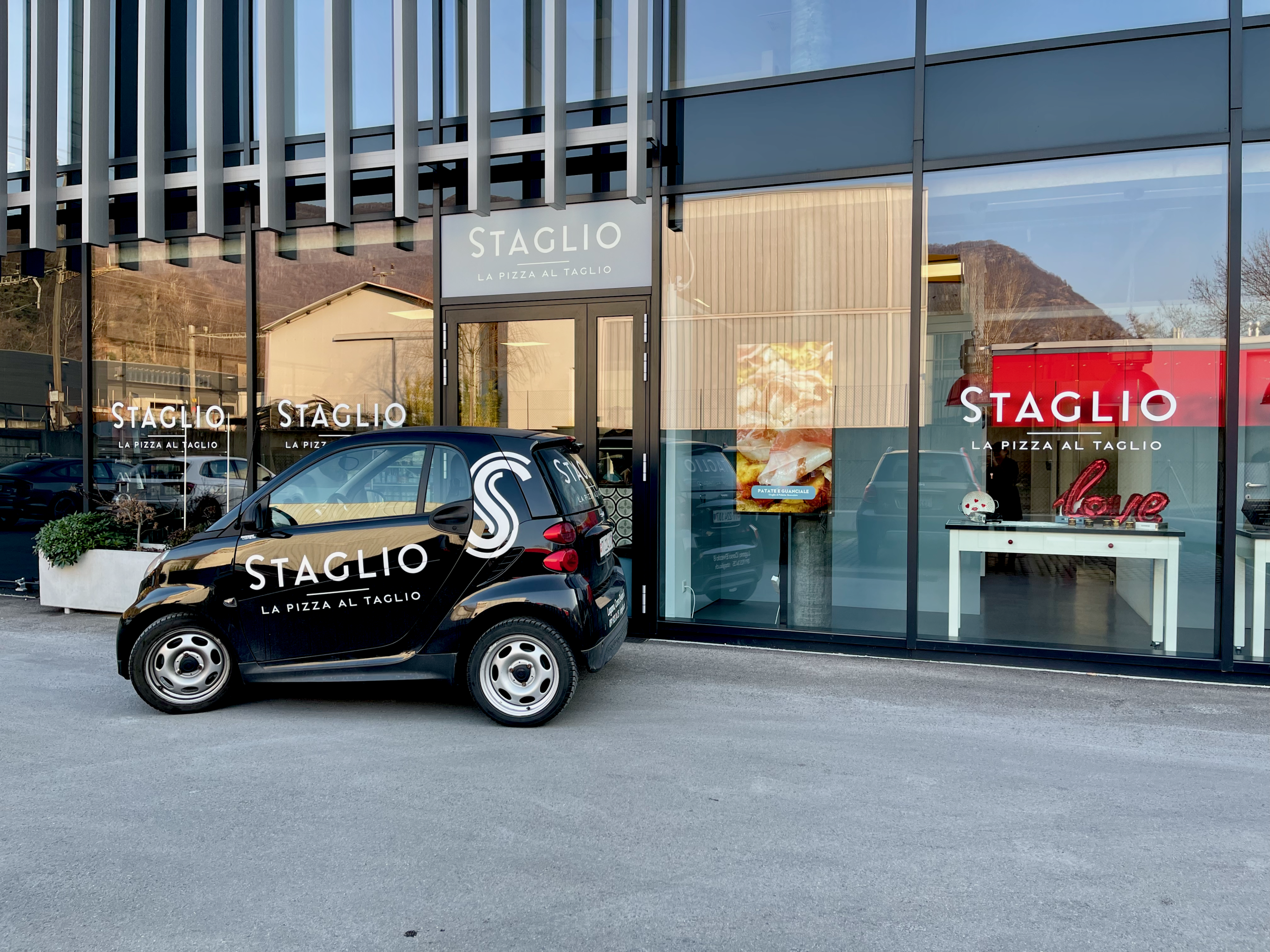 Staglio Taverne - Esterno del negozio